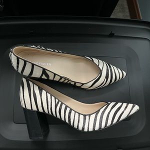 Marc Fisher like new! Zebra size 9.5 pumps